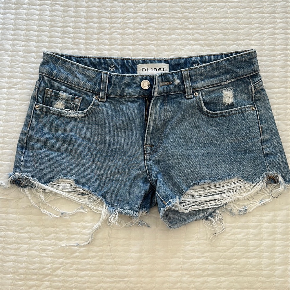 DL1961 LOW RISE DENIM SHORTS